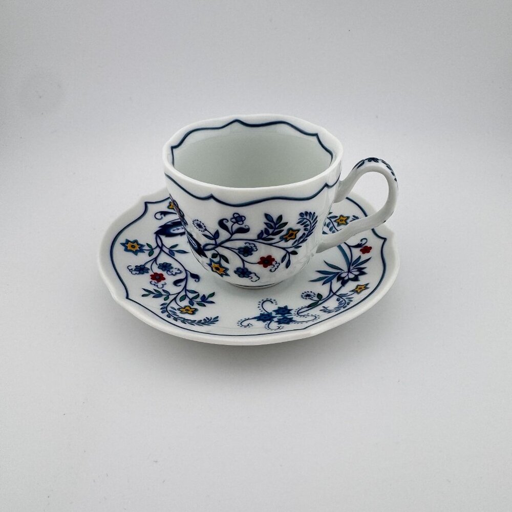 Vintage 1984 Avon European Tradition Cup & Saucer Collection The Netherlands